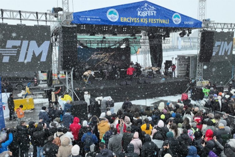 KışFest'te Ferhat Göçer karları eritti