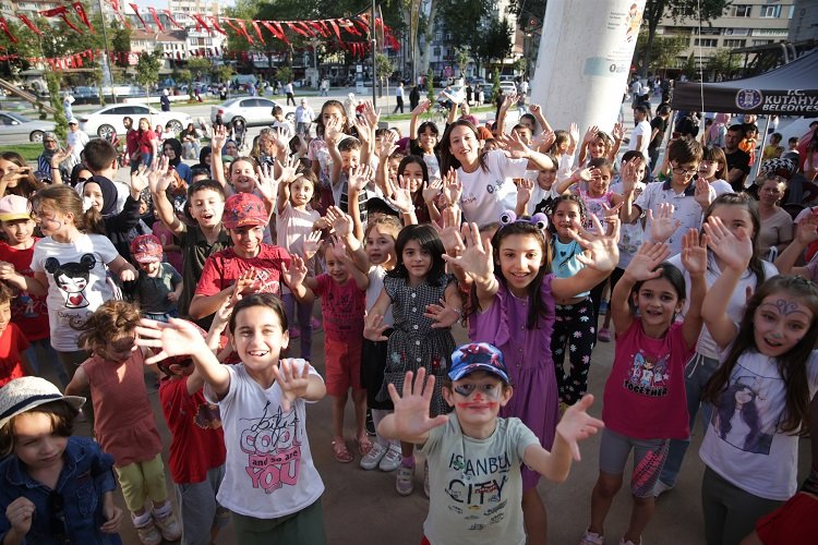 Kütahyalı çocuklar Zafer Meydanı'nda buluştu