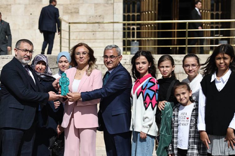 Kütahyalı kız çocukları TBMM'de ağırlandı