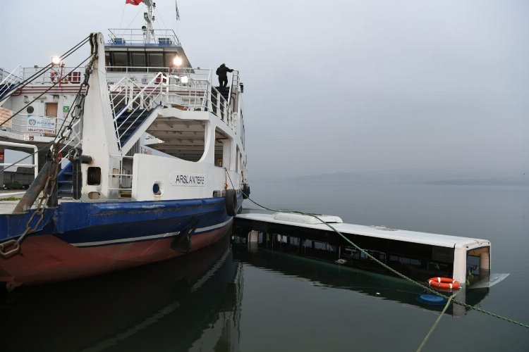 Malatya'da akılalmaz kaza! Yolcu otobüsü baraja düştü!