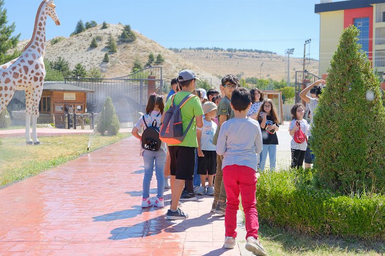 Malatya'da öğrencilerden hayvan bahçesine gezi