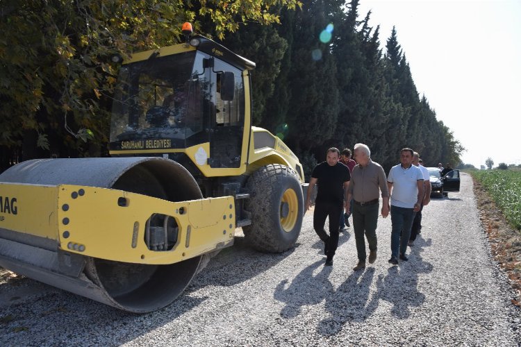 Manisa Büyükşehir'den Saruhanlı'ya bitüm desteği