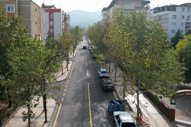 Manisa'da bin kilometreyi aşkın yol asfaltlandı