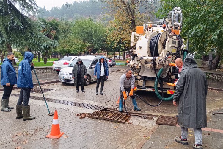 Manisa'da MASKİ ekipleri sağanağa karşı sahada