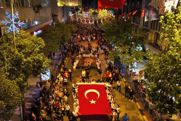 Manisa'da mesir coşkusu fener alayı ile katlandı