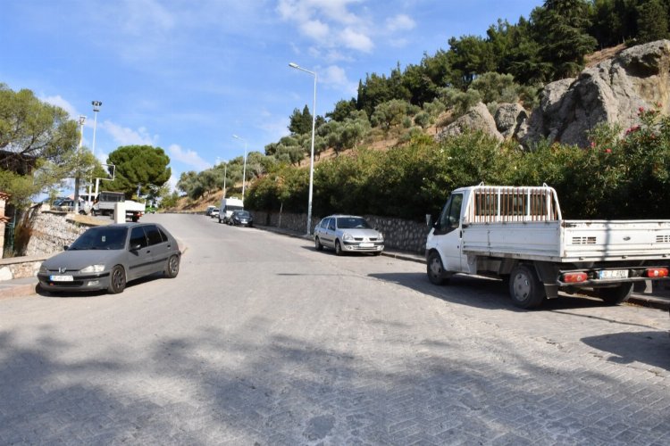 Manisa'da Mevlevihane ile Ağlayan Kaya arasını yeniliyor