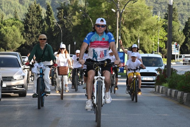 Manisa'da pedallar temiz çevreye çevrildi