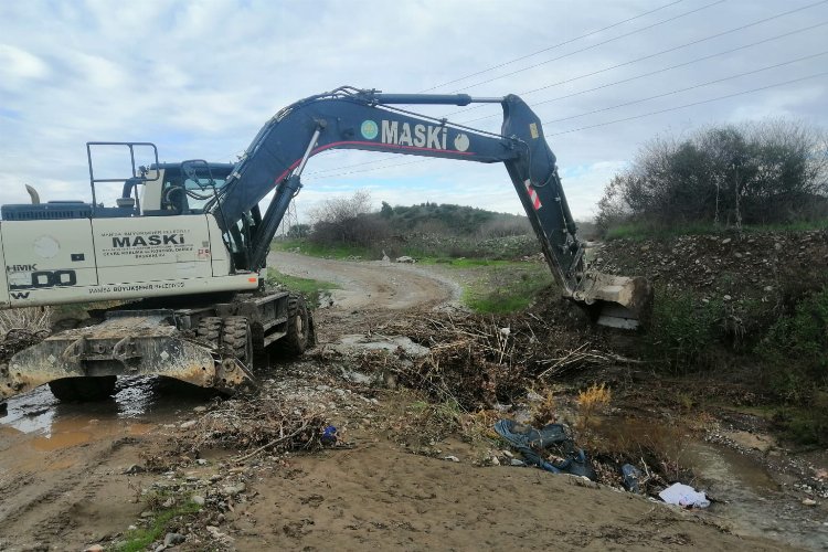 Manisa'da taşkınlara karşı dere temizliği