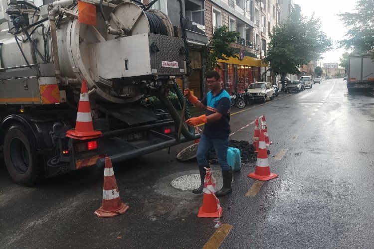 Manisa'da yağış sonrasında MASKİ'den anında müdahale