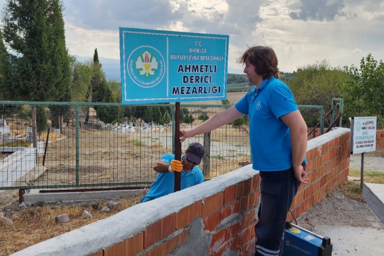 Manisa'da yıpranan tabela ve levhalar yenileniyor