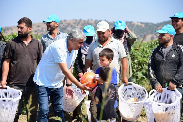 Manisa'dan Ahmetli'deki işçilere hediye