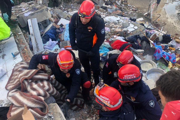 Manisa ekibi Osmaniye'de arama kurtarma çalışmalarında