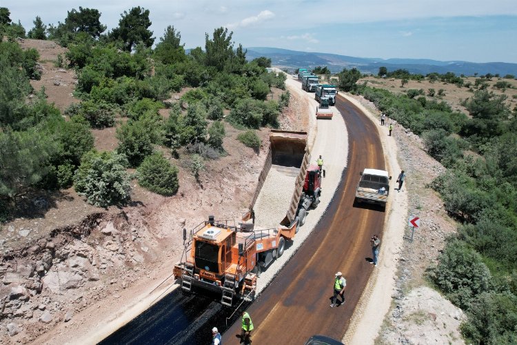 Manisa Saruhanlı'da yollar asfalta kavuşuyor