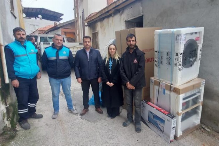 Manisa Soma'da evi yanan aileye Büyükşehir morali