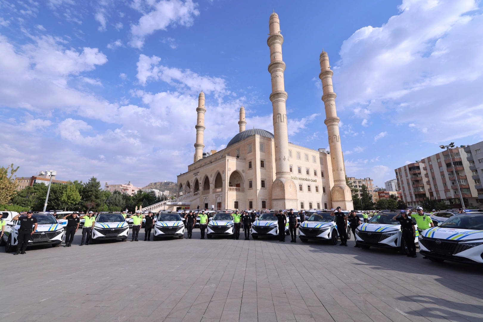 Mardin'de Emniyet ve Jandarma Teşkilatlarına 103 araç teslim edildi