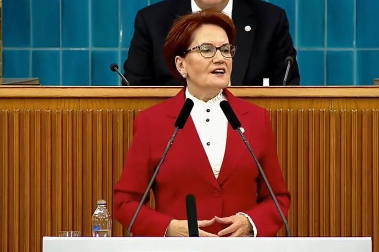 Meral Akşener gençlerden söz aldı