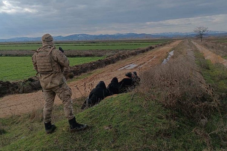 Meriç’te 21 düzensiz göçmen yakalandı