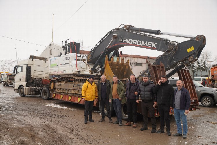 Nevşehir'den deprem bölgesine 2 iş makinesi