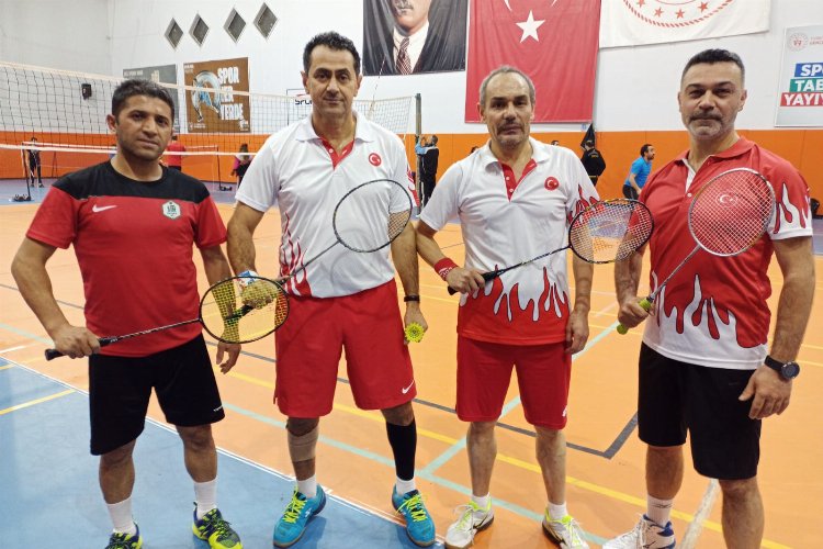 Niğde Veteran Badminton Takımı şampiyona hazırlıklarına devam ediyor