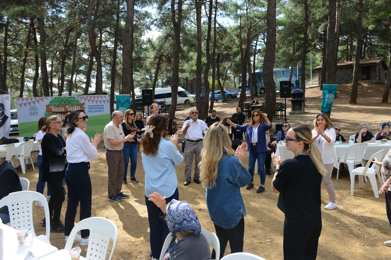 Nilüfer'de huzurevi sakinleri yaza piknikle veda etti