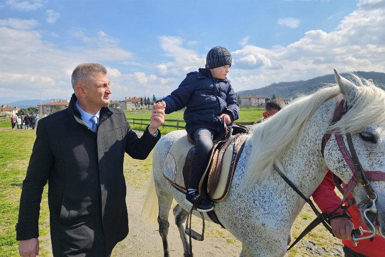 Özel bireyler Gölcük'te at binme heyecanı yaşadı