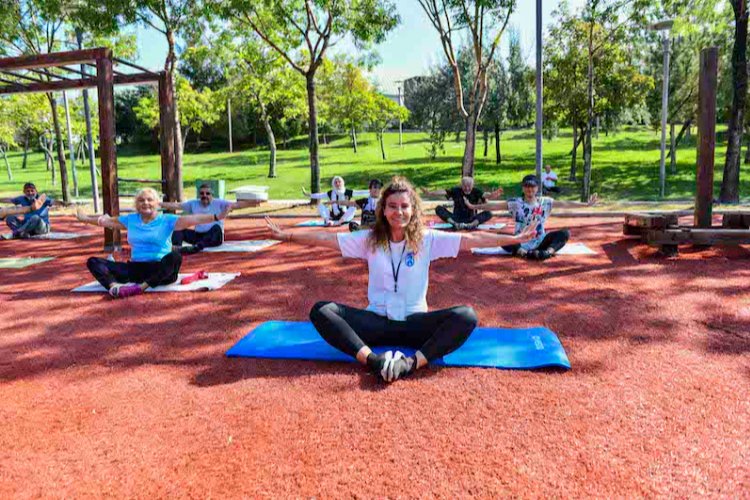 Parklarda ücretsiz spor eğitmen timleri görevde