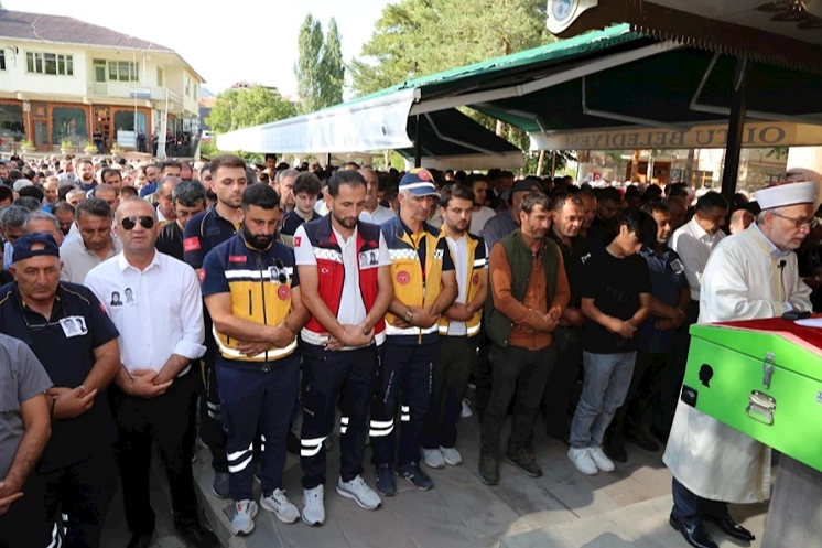 Sağlık görevlileri son yolculuklarına uğurlandı