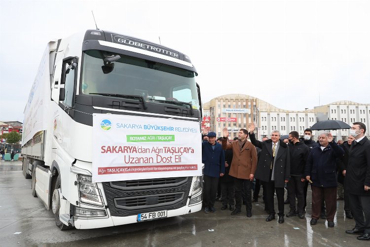 Sakarya Büyükşehir Ağrı'ya yardım tırı gönderdi 