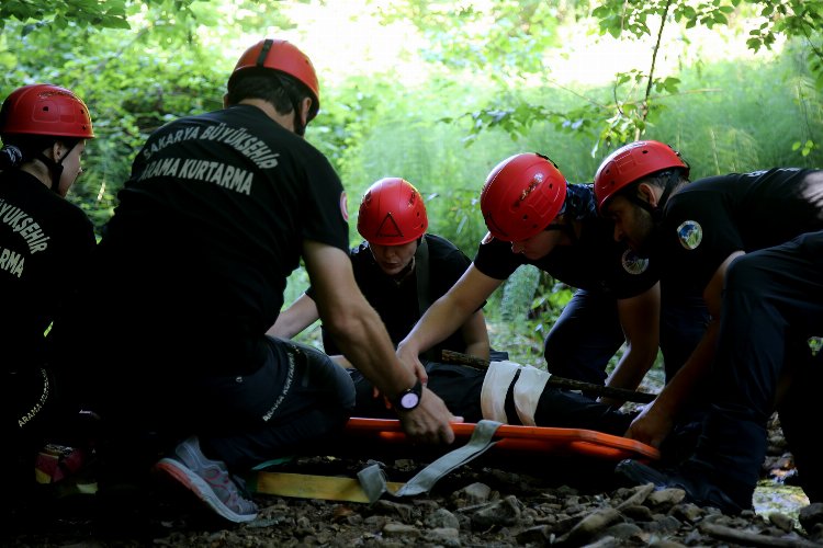 Sakarya'da afet timinden nefes kesen tatbikat