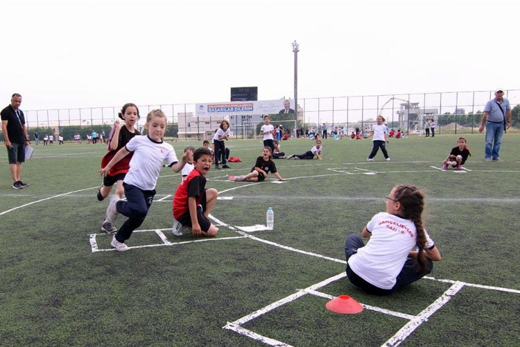 Sakarya'da çocuklar 'geleneksel' eğlendi