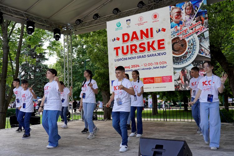 Selçuklu , Saraybosna ve Zenica’da çocukların yüzünü güldürdü