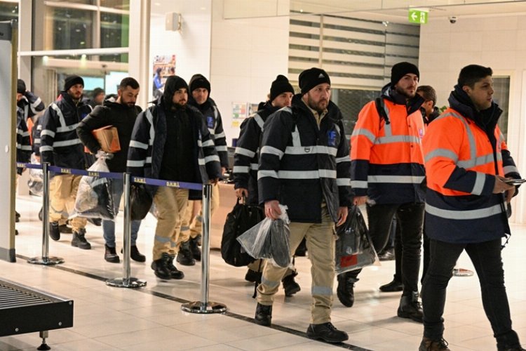 Somalı madencilere Manisa Büyükşehir'den ekipman desteği