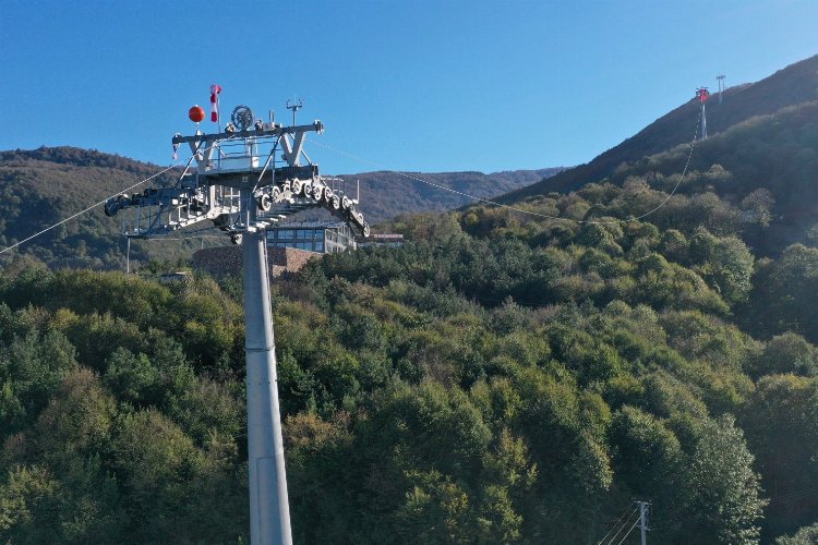 Teleferik’te ana hat boyunca haberleşme halatı