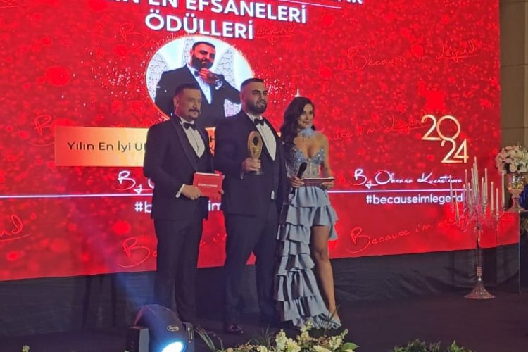 Tolga Pehlivan'a bir gecede 2 anlamlı ödül!