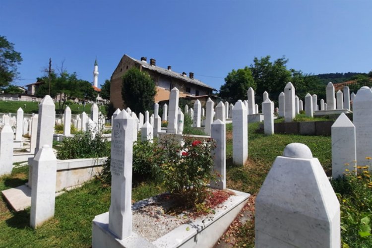 Trakya Üniversitesi'nden İzzetbegoviç'in kabrine ziyaret