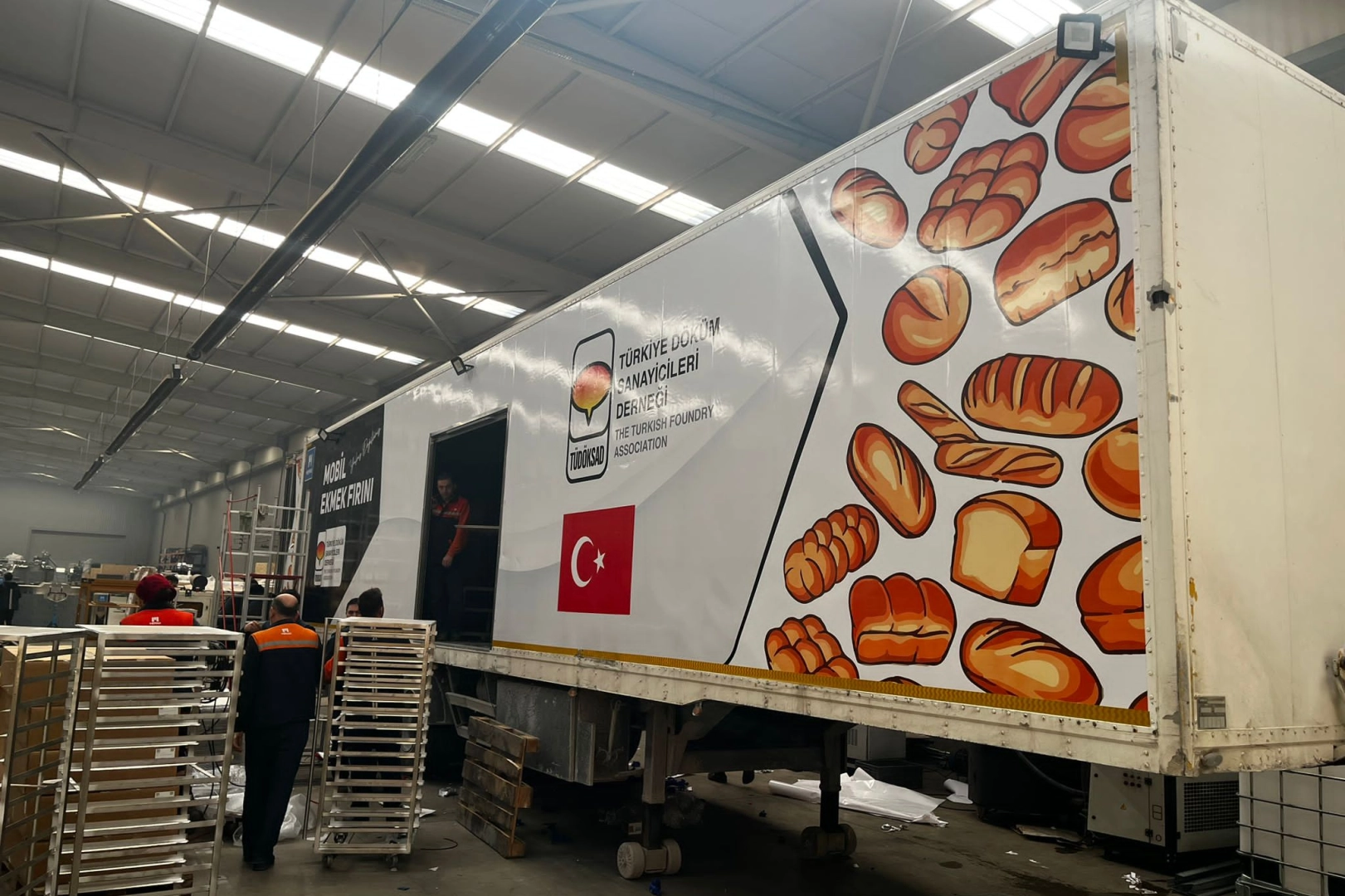 Türkiye Döküm Sanayicileri'nden Kızılay'a mobil ekmek fırını bağışı