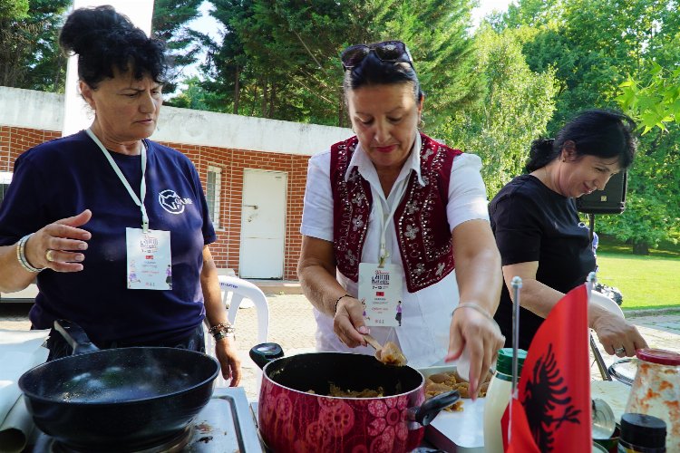 Uluslararası dansçılar Bursa'da bu kez mutfakta ter döktü