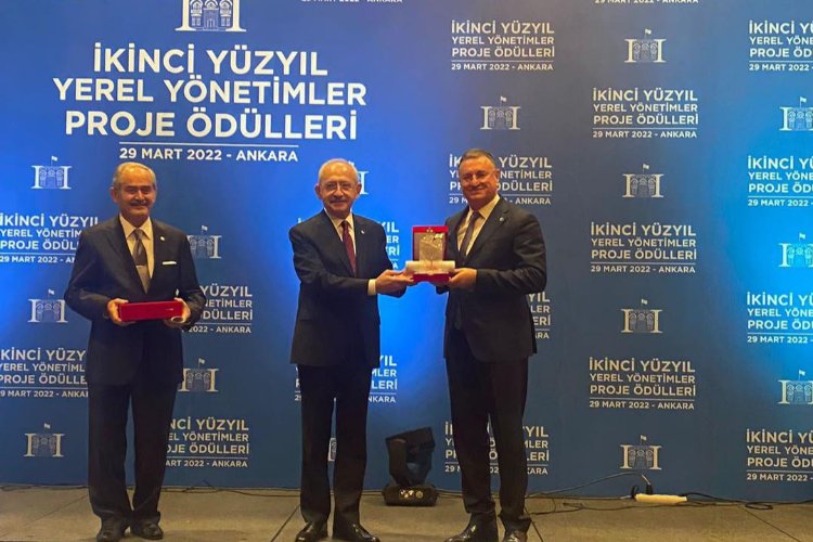 "Uluslararası Vizyon" ödülü Lütfü Savaş'ın