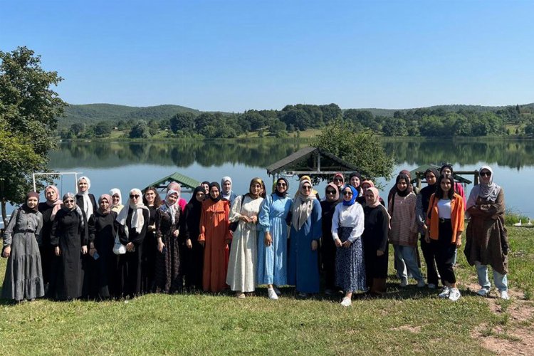 Üniversiteli gençler Sakarya'nın güzelliklerini keşfetti