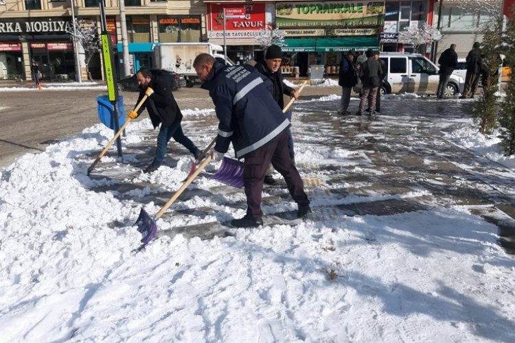 Van'da karla mücadele devam ediyor