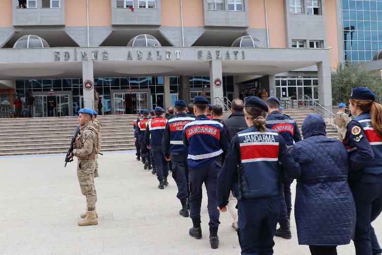 Yasa dışı yollarla Yunanistan'a kaçamadılar!