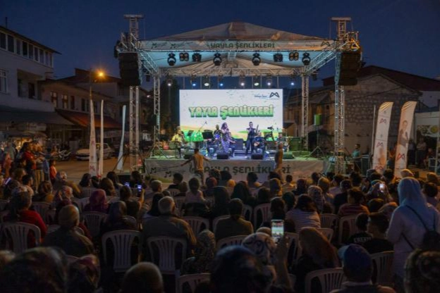 Yaylalarda akustik konsere büyük ilgi