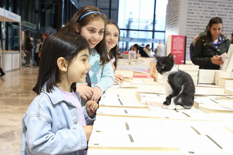 Yeni rekoru Başkan Büyükakın açıkladı; 12. Kocaeli Kitap Fuarına 905 bin 946 ziyaretçi