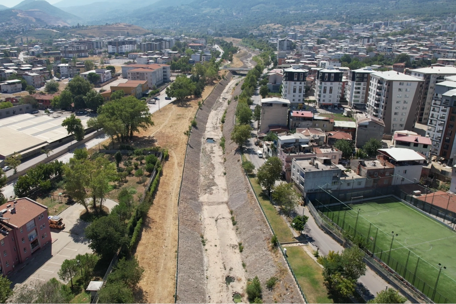 Yıldırım'da dere ıslah çalışmaları sürüyor