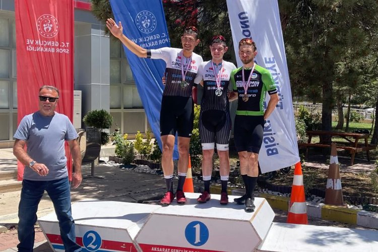 Yıldız pedallar Sakarya’ya gururlandırdı