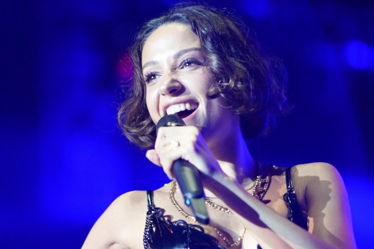 Zeynep Bastık'tan Boğaz'da muhteşem gece