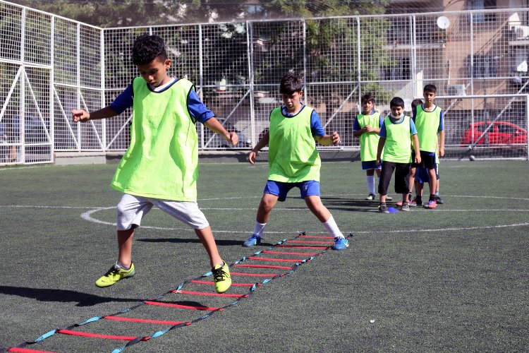 İzmir Karabağlar 'Yaz Spor Okulları'na hazırlanıyor