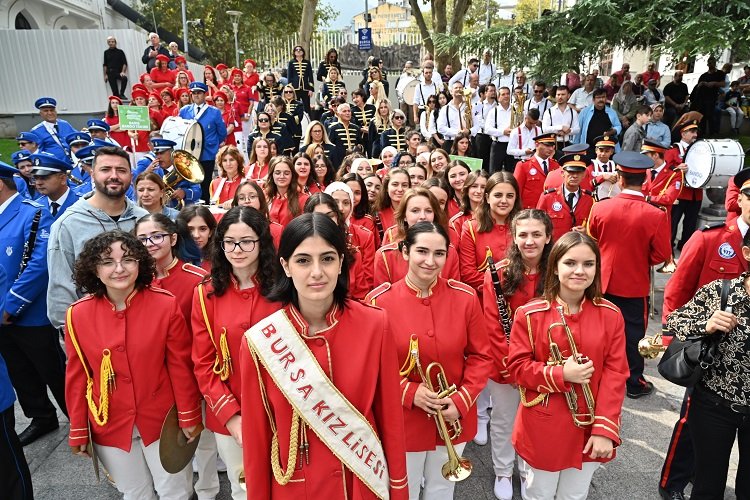 Uluslararası Bandolar Festivali Bursa'yı renklendirdi