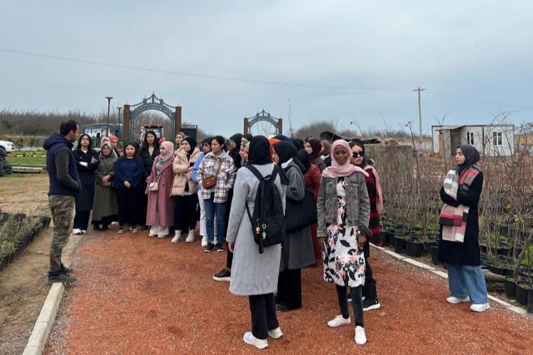 Üniversiteli gençler Sakarya'nın güzelliklerini keşfediyor