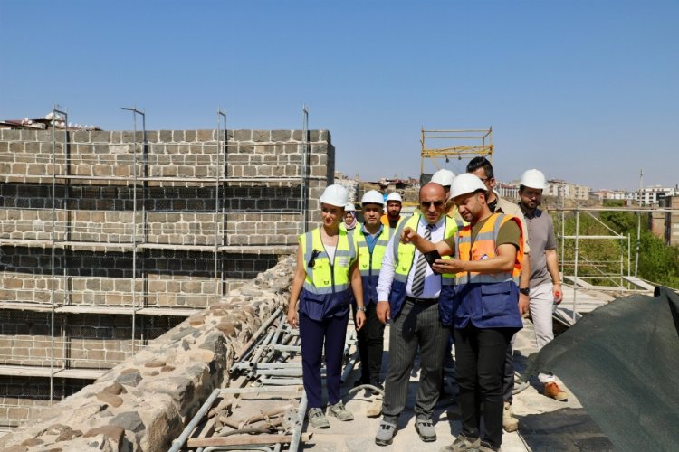 Urfa Kapı’da restorasyon çalışmaların sürüyor